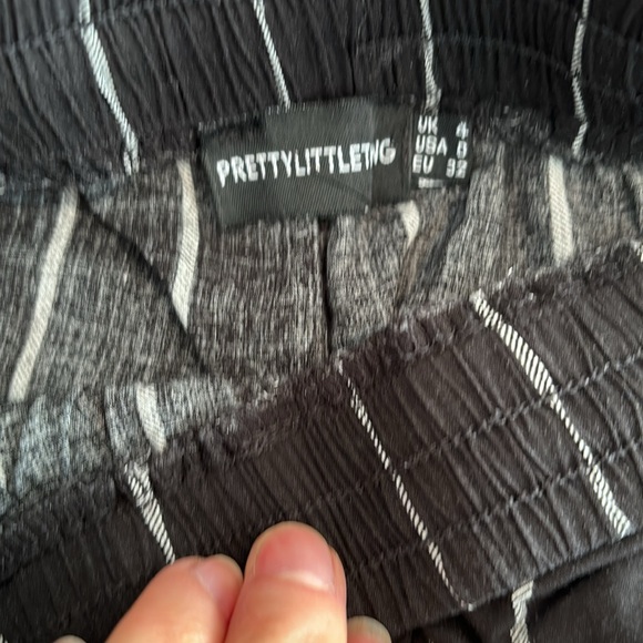 Pretty Little Thing Cropped Black Striped Pants - Picture 4 of 5